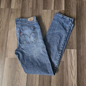 Gently used Levi's midrise straight leg jeans.
